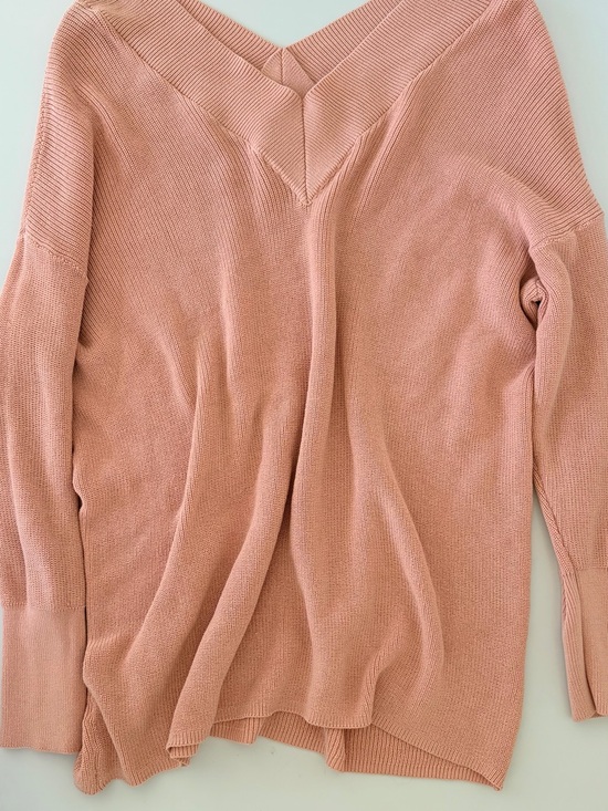 The Limited Sweaters - The Limited V-Neck Sweater in Dusty Rose